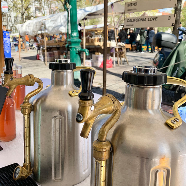 Kombucha trinken Keg Marktstand Boxhagener Platz Boxi Markt Berlin